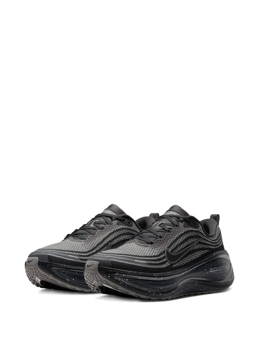 Vomero Plus Sneakers